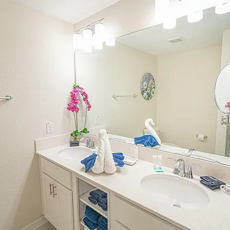 Only 5 Miles From Disney! Free Water Park! 2 Bed, 2 Bath Condo, Sleeps 8 Kissimmee Exterior photo
