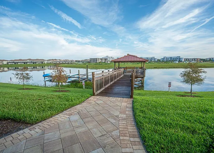 Only 5 Miles From Disney! Free Water Park! 2 Bed, 2 Bath Condo, Sleeps 8
