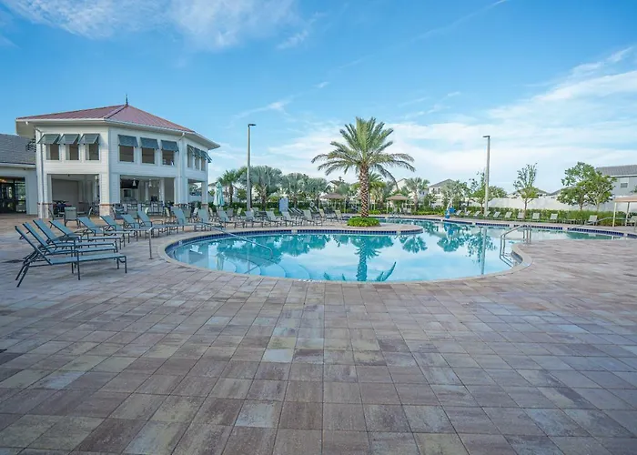Only 5 Miles From Disney! Free Water Park! 2 Bed, 2 Bath Condo, Sleeps 8