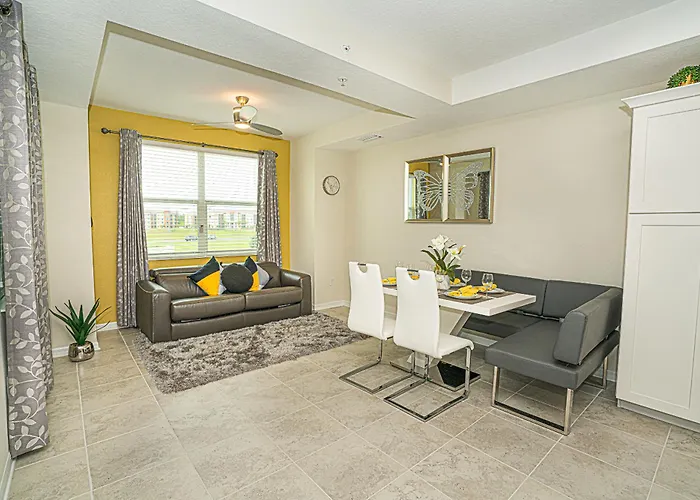 Only 5 Miles From Disney! Free Water Park! 2 Bed, 2 Bath Condo, Sleeps 8