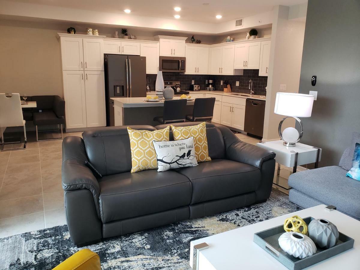 Only 5 Miles From Disney! Free Water Park! 2 Bed, 2 Bath Condo, Sleeps 8 Apartamento