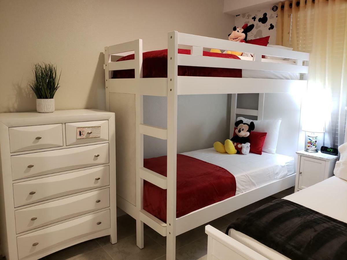 Only 5 Miles From Disney! Free Water Park! 2 Bed, 2 Bath Condo, Sleeps 8 Apartamento