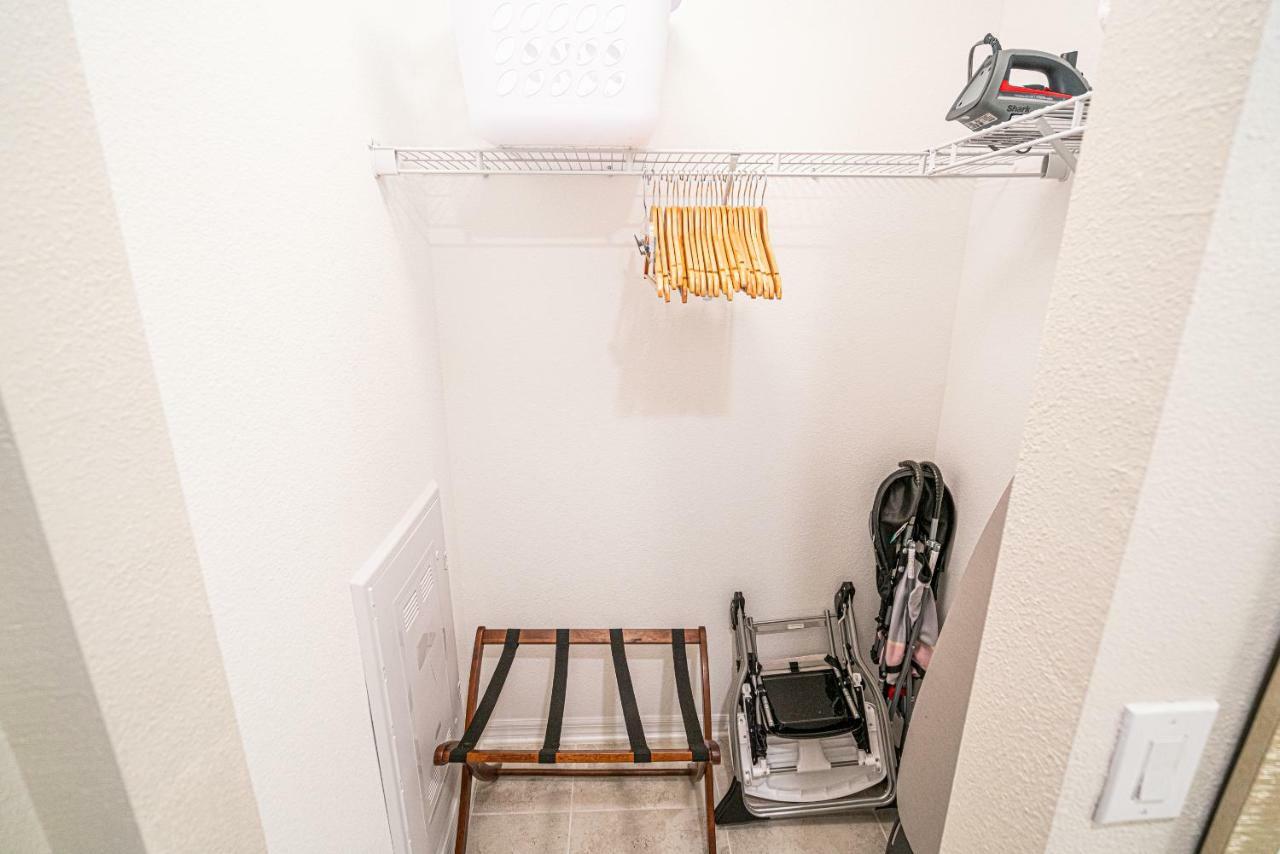 Only 5 Miles From Disney! Free Water Park! 2 Bed, 2 Bath Condo, Sleeps 8