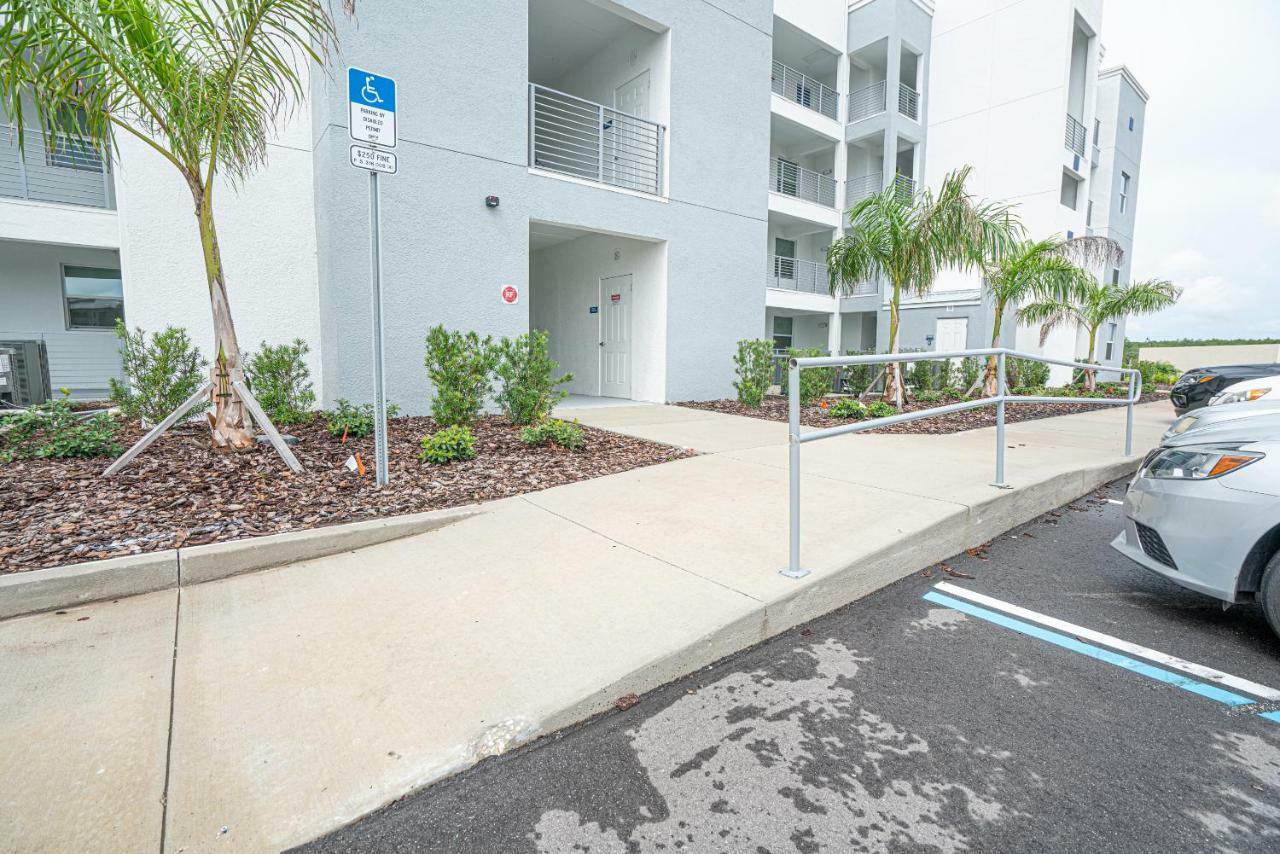 Apartment Only 5 Miles From Disney! Free Water Park! 2 Bed, 2 Bath Condo, Sleeps 8