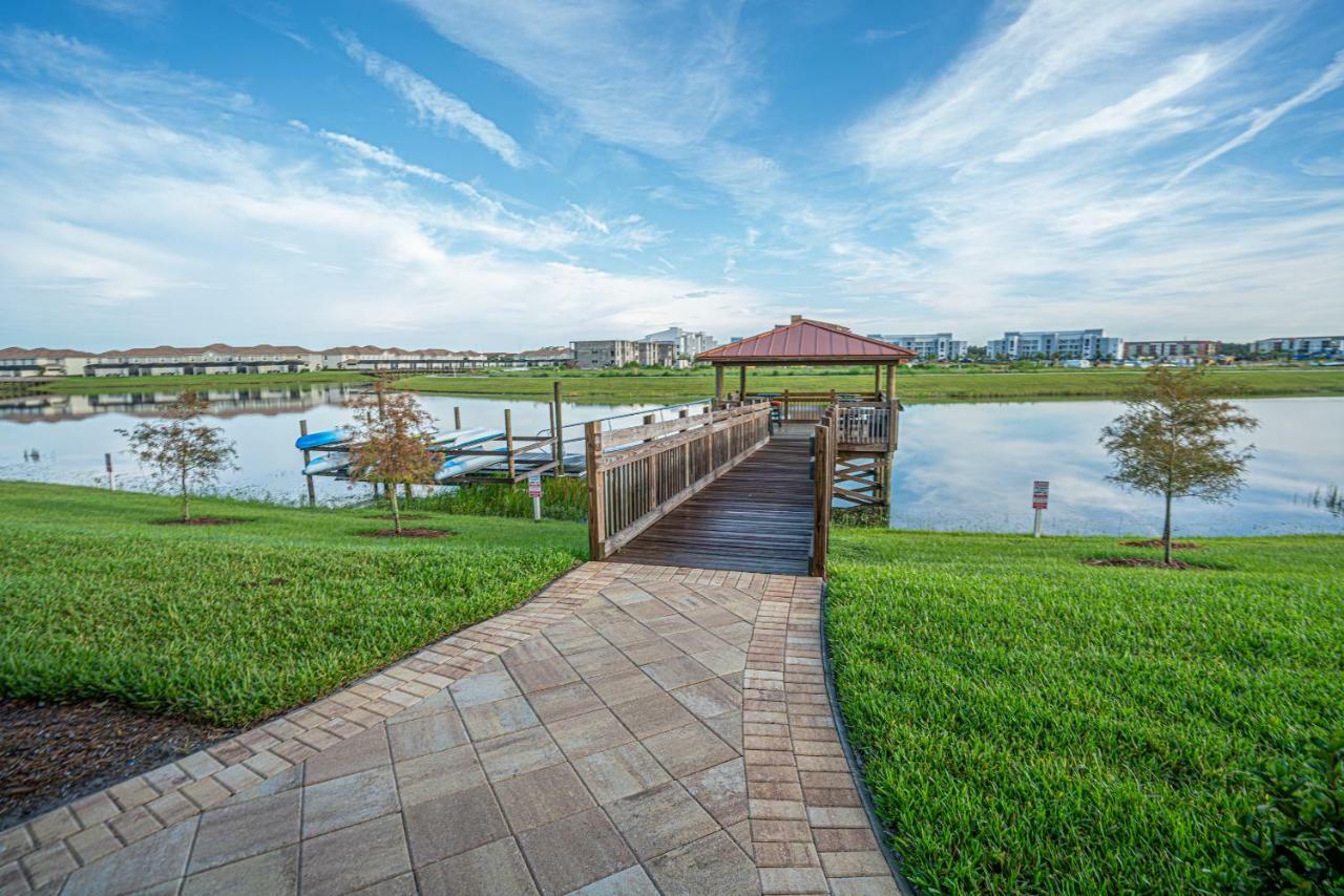 Only 5 Miles From Disney! Free Water Park! 2 Bed, 2 Bath Condo, Sleeps 8 Apartment Kissimmee