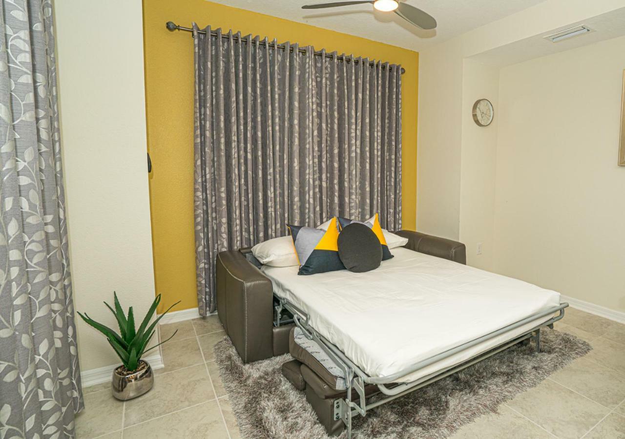 Apartment Only 5 Miles From Disney! Free Water Park! 2 Bed, 2 Bath Condo, Sleeps 8