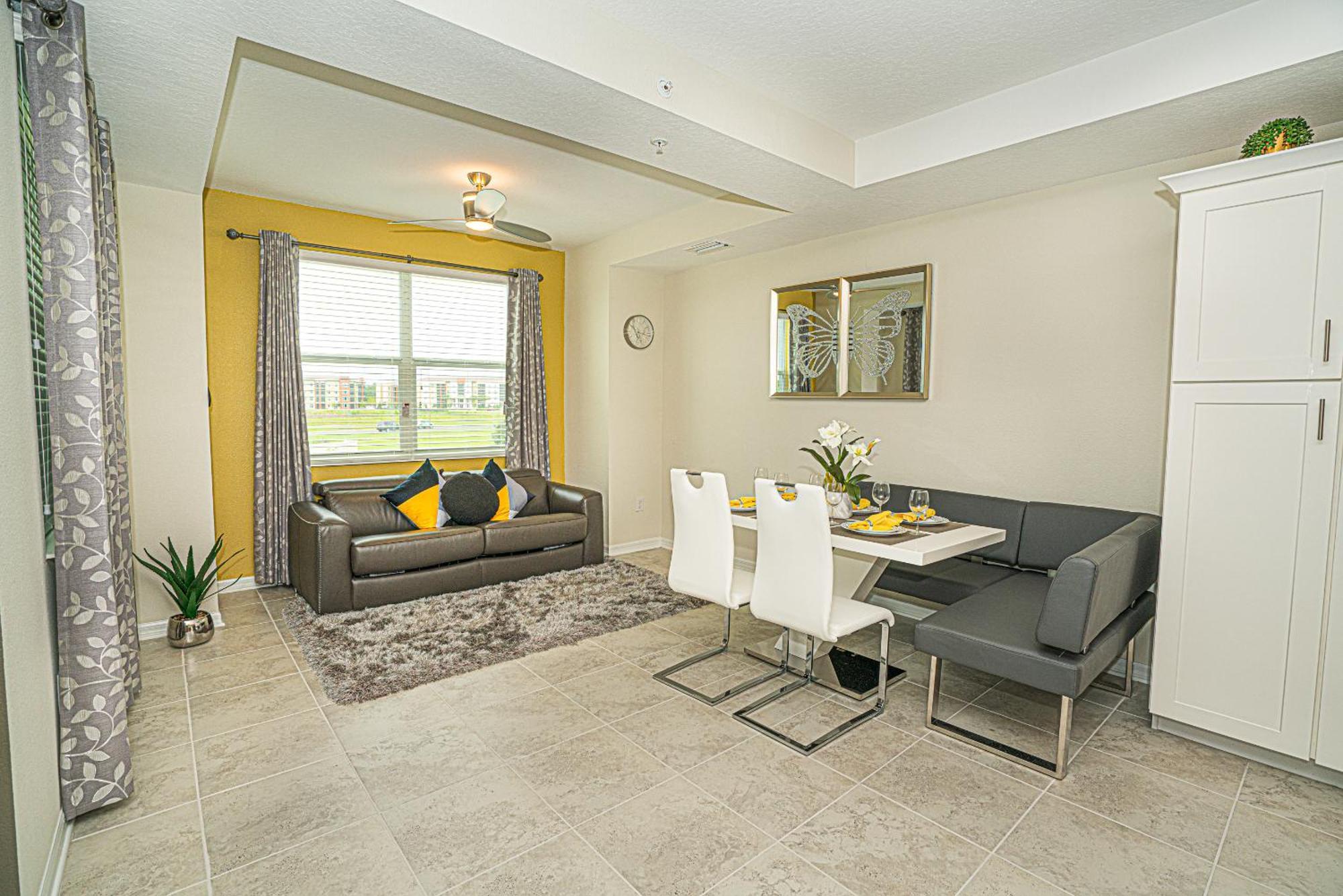 Apartment Only 5 Miles From Disney! Free Water Park! 2 Bed, 2 Bath Condo, Sleeps 8