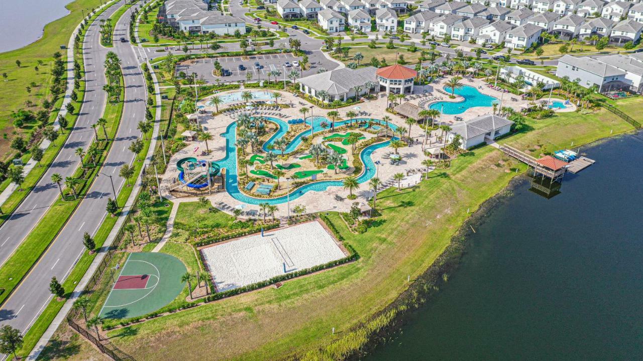 Only 5 Miles From Disney! Free Water Park! 2 Bed, 2 Bath Condo, Sleeps 8 Kissimmee