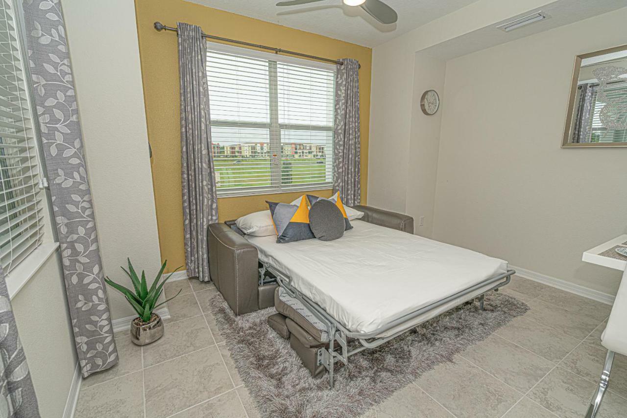 Apartment Only 5 Miles From Disney! Free Water Park! 2 Bed, 2 Bath Condo, Sleeps 8