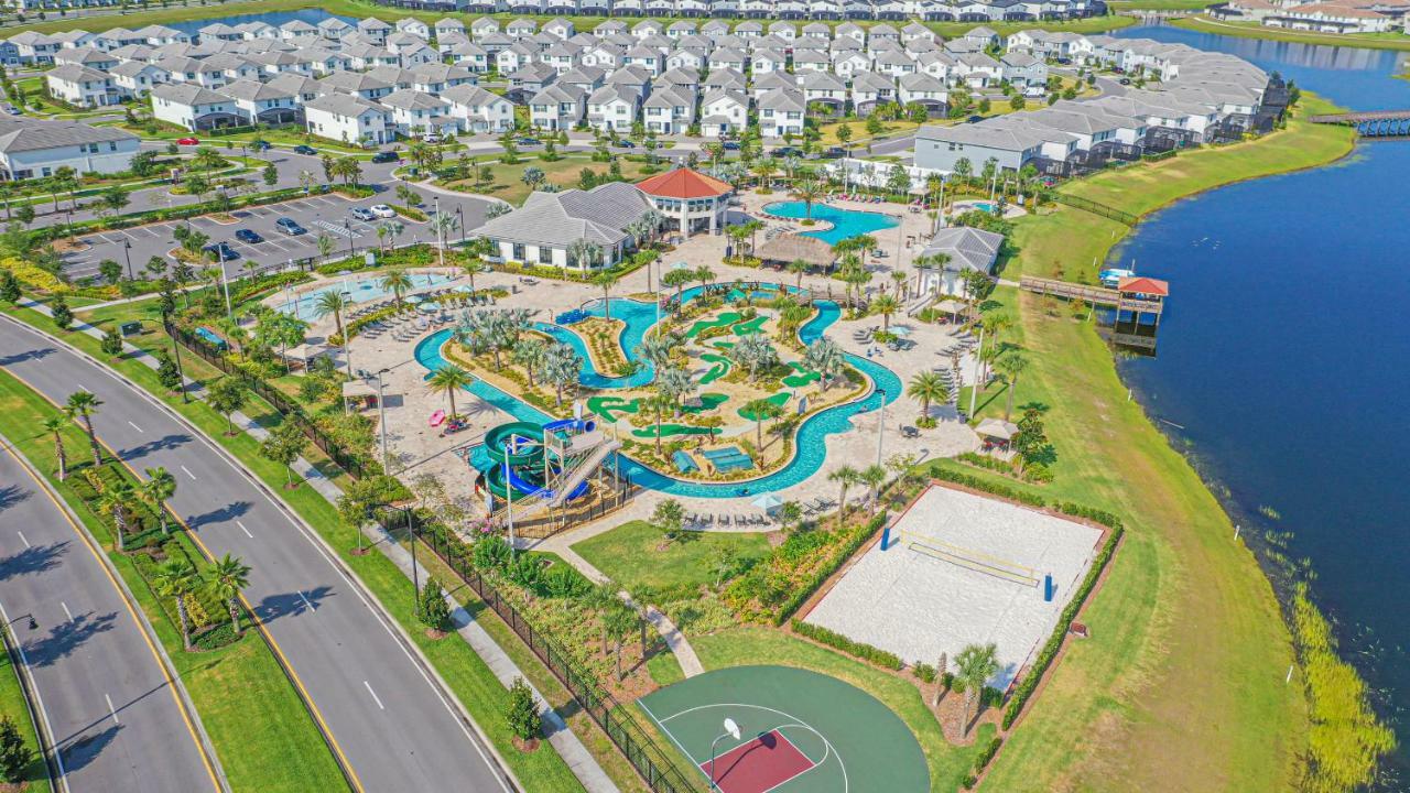 Apartment Only 5 Miles From Disney! Free Water Park! 2 Bed, 2 Bath Condo, Sleeps 8 *